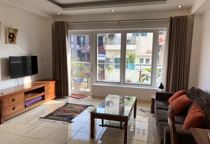 Balcony 01 bedroom apartment for rent in Truc Bach area, Ba Dinh