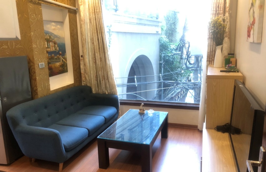 Balcony apartment for rent with 01 bedroom in Quang Khanh, Tay Ho