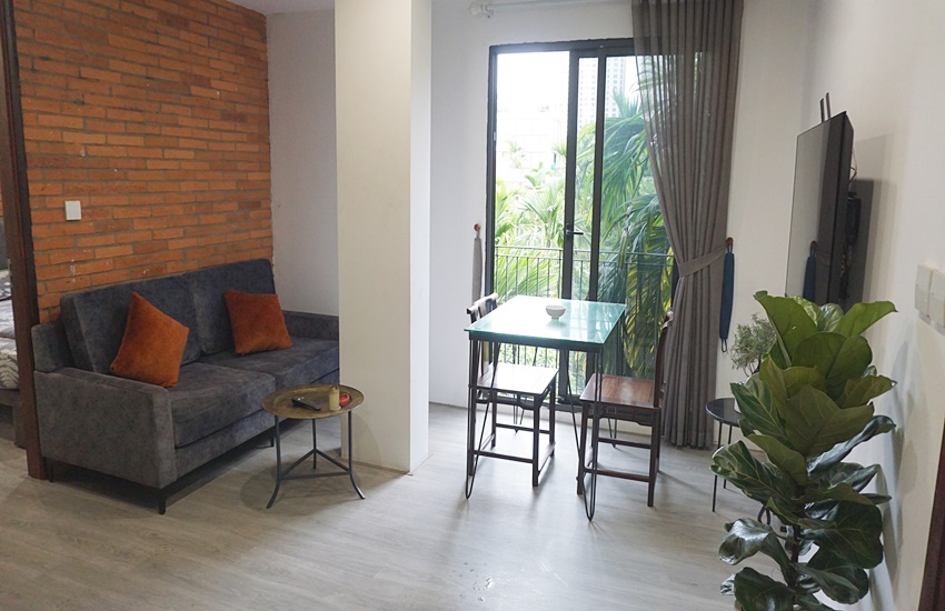 Balcony apartment for rent with 02 bedrooms in Dang Thai Mai, Tay Ho