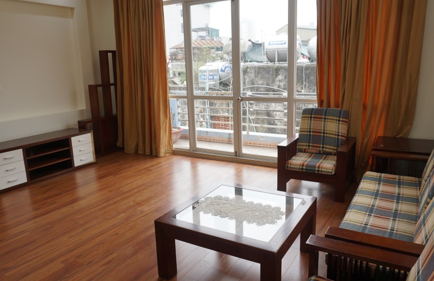 Balcony apartment for rent with 01 bedroom in Kim Ma, Ba Dinh