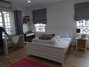 Bright studio with 01 bedroom for rent in Nguyen Thai Hoc, Ba Dinh