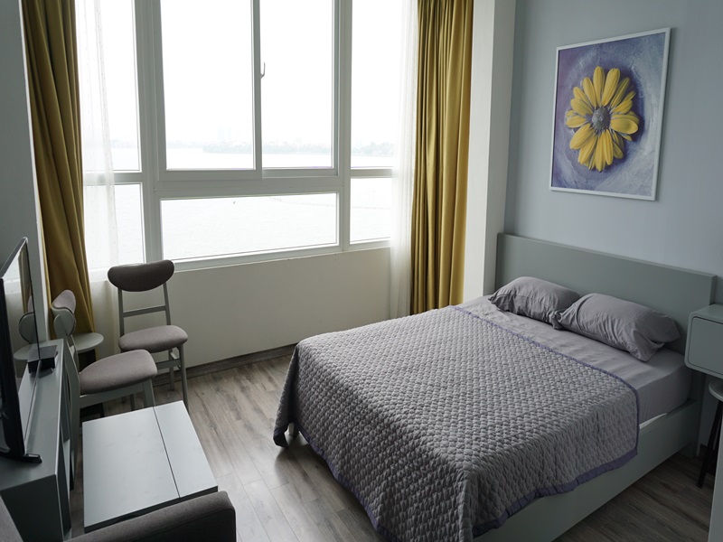 Lake view studio for rent with 01 bedroom in Yen Phu Village, Tay Ho
