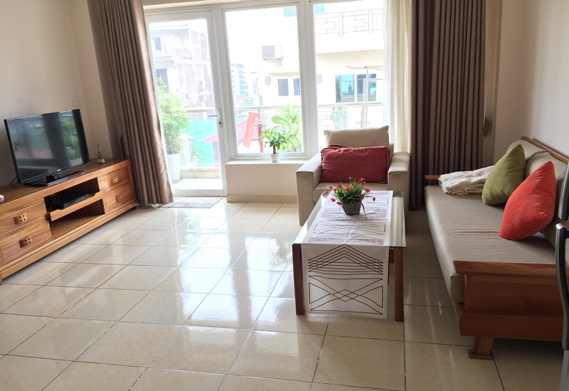 Lake view apartment for rent with 01 bedroom in Pho Duc Chinh, Truc Bach area, Ba Dinh