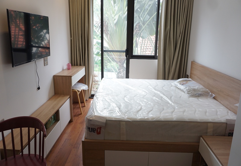 New balcony studio with 01 bedroom for rent in Xuan Dieu, Tay Ho