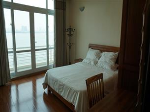 Lake view, balcony apartment with 01 bedroom for rent in Yen Hoa, Tay Ho