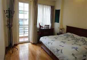 Balcony apartment for rent with 02 bedrooms in Hoan Kiem